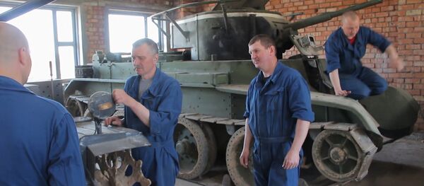 Семья реставраторов танков Семья реставраторов танков - Sputnik Беларусь