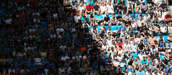 Болельщики во время матча 30-го тура чемпионата России по футболу среди клубов Премьер-лиги - Sputnik Беларусь