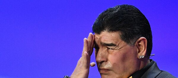 Аргентинский футболист Диего Марадона на официальной жеребьевке чемпионата мира по футболу 2018 Аргентинский футболист Диего Марадона на официальной жеребьевке чемпионата мира по футболу 2018 - Sputnik Беларусь