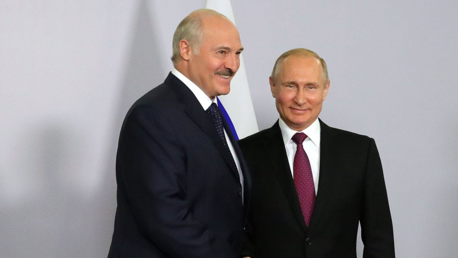 Президент РФ Владимир Путин и президент Беларуси Александр Лукашенко во время встречи в Сочи - Sputnik Беларусь, 1920, 27.05.2021