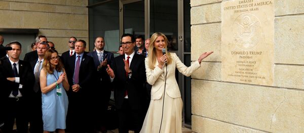 Старший советник Белого дома Иванка Трамп и министр финансов США Стивен Мнучин - Sputnik Беларусь