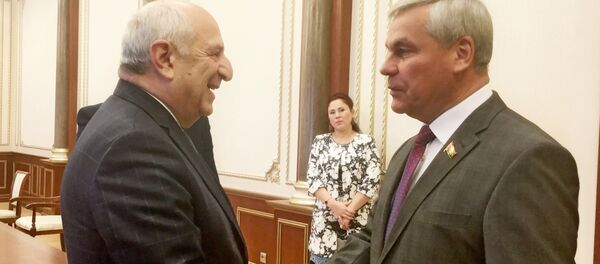 Председатель Палаты представителей Национального собрания Беларуси Владимир Андрейченко и новый посол Грузии в Минске Валерий Кварацхелия - Sputnik Беларусь