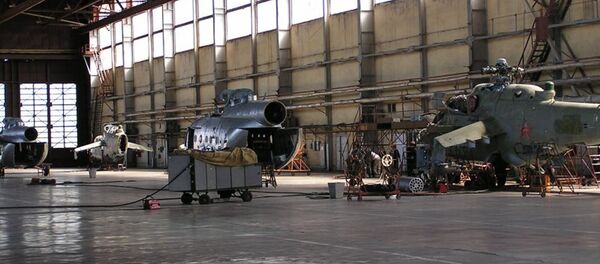 В ангаре завода - Sputnik Беларусь