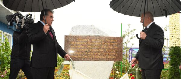 Сдача в эксплуатацию первой очереди совместного тракторостроительного предприятия Таджикистана и Беларуси в городе Гиссар Сдача в эксплуатацию первой очереди совместного тракторостроительного предприятия Таджикистана и Беларуси в городе Гиссар - Sputnik Беларусь