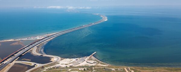 Начало автомобильного движения по Крымскому мосту - Sputnik Беларусь