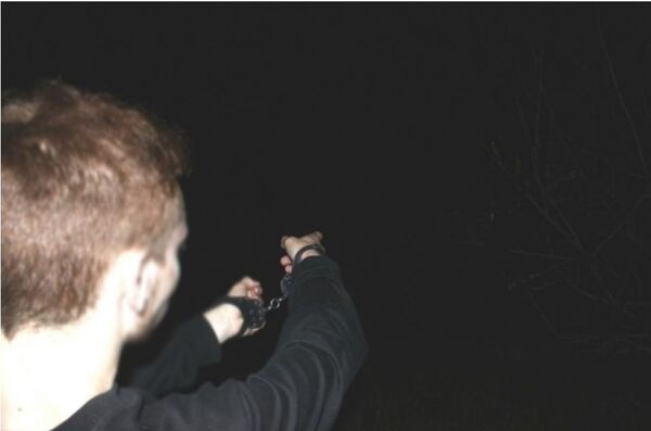 Несовершеннолетний дает показания следователям сразу после задержания - Sputnik Беларусь