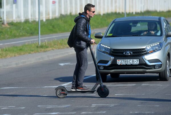 Минчане пересаживаются на электросамокаты - Sputnik Беларусь