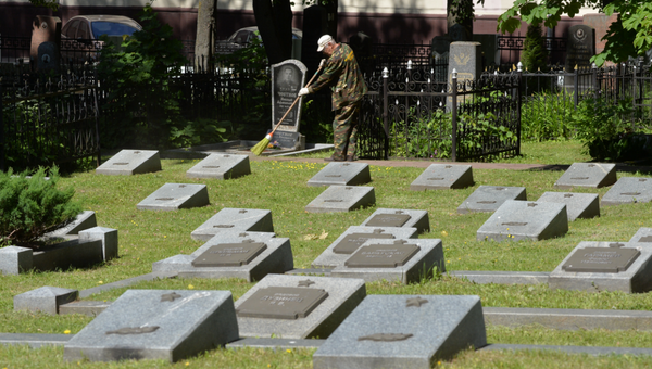 Военное кладбище на улице Козлова в Минске - Sputnik Беларусь