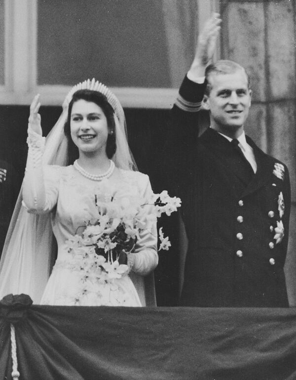 Елизавета II и герцог Эдинбургский поженились в Вестминстерском аббатстве 20 ноября 1947 года, в прошлом году королевская чета отметила платиновую свадьбу. - Sputnik Беларусь