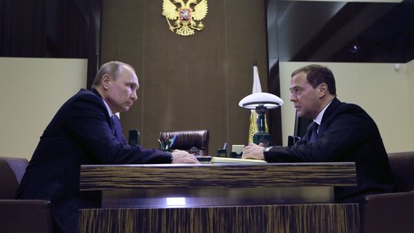 Президент РФ В. Путин встретился с премьер-министром РФ Д. Медведевым - Sputnik Беларусь