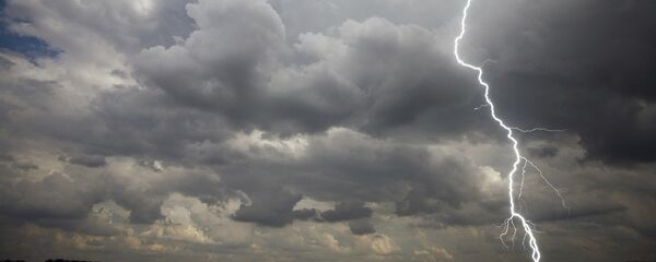 Молния, архивное фото Молния, архивное фото - Sputnik Беларусь