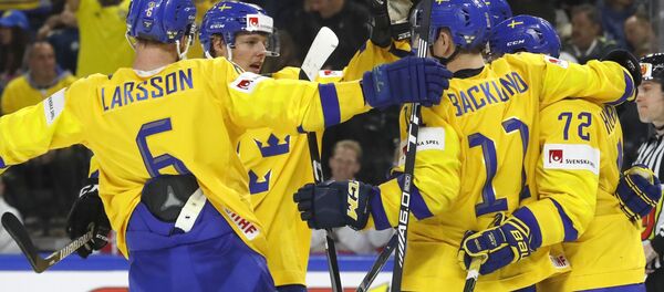 Сборная Швеции радуется победе над командой США в полуфинале ЧМ по хоккею Сборная Швеции радуется победе над командой США в полуфинале ЧМ по хоккею - Sputnik Беларусь