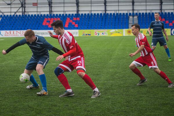 Команды СООО Мобильные телесистемы и ОАО Газпром трансгаз Беларусь сражаются за первое место - Sputnik Беларусь