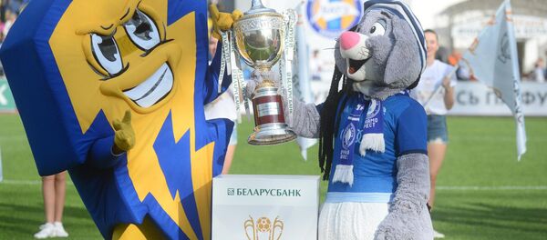 Совместная фотосессия маскотов борисовского БАТЭ и брестского Динамо - Sputnik Беларусь