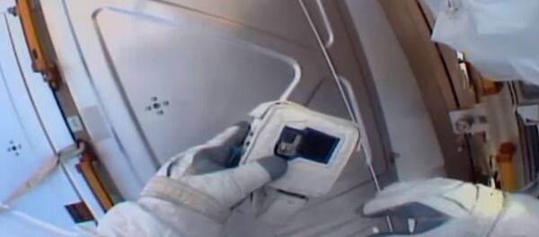 Астронавт вышел в космос с камерой GoPro Астронавт вышел в космос с камерой GoPro - Sputnik Беларусь