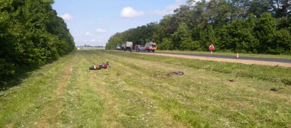 Бесправник на мотоцикле в Вороново столкнулся с трактором и погиб Бесправник на мотоцикле в Вороново столкнулся с трактором и погиб - Sputnik Беларусь