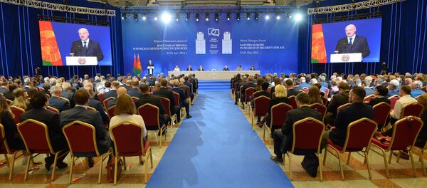 Президент Беларуси Александр Лукашенко на Минском диалоге Президент Беларуси Александр Лукашенко на Минском диалоге - Sputnik Беларусь