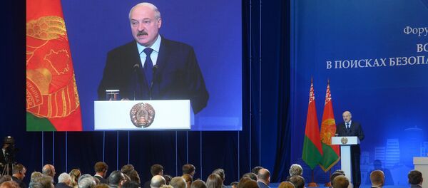 Президент Беларуси Александр Лукашенко выступил на пленарной сессии форума Минский диалог - Sputnik Беларусь