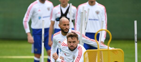 Игроки сборной России во время тренировки в Нойштифте - Sputnik Беларусь
