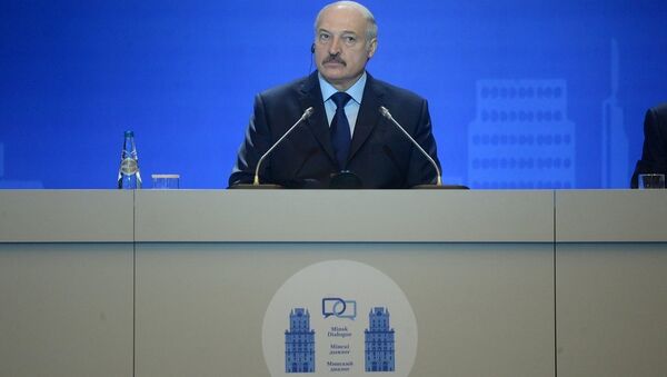 президент Беларуси Александр Лукашенко на форуме экспертной инициативы Минский диалог - Sputnik Беларусь