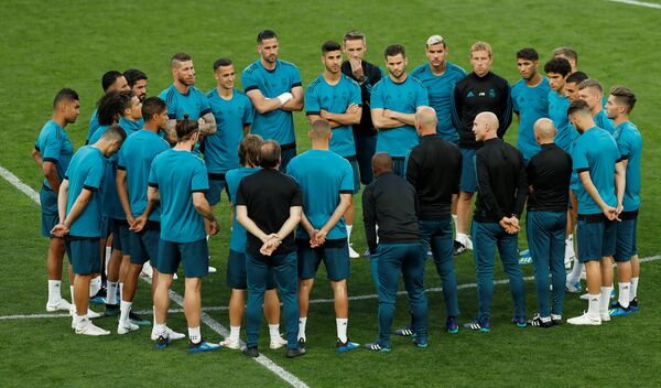 Тренировка мадридского Реала перед финальным матчем Лиги чемпионов Тренировка мадридского Реала перед финальным матчем Лиги чемпионов - Sputnik Беларусь