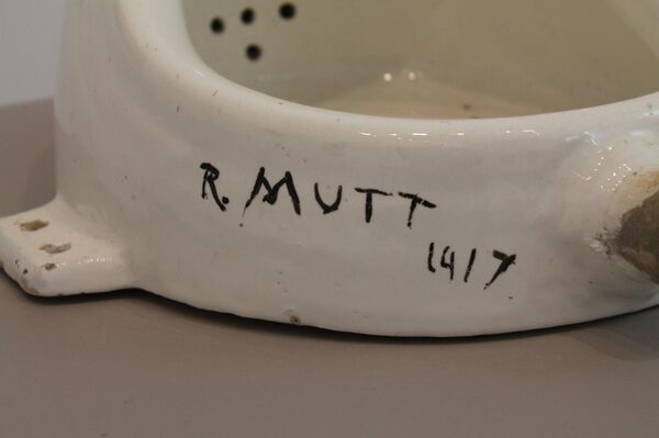 Реди-мэйд Марселя Дюшана – писсуар с подписью Р. Дурак под названием Фонтан. - Sputnik Беларусь