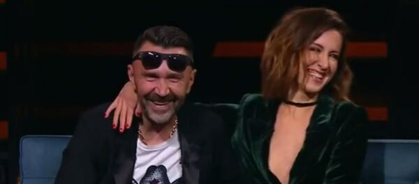 Сергей Шнуров с супругой Матильдой в программе Вечерний Ургант Сергей Шнуров с супругой Матильдой в программе Вечерний Ургант - Sputnik Беларусь