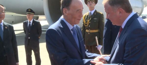 Премьер-министр Беларуси Андрей Кобяков встретил заместителя председателя КНР Ван Цишаня в Минске, видео - Sputnik Беларусь