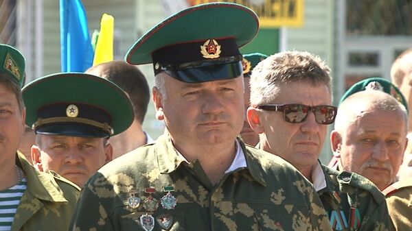 Виталий Закордонский с сослуживцами - Sputnik Беларусь