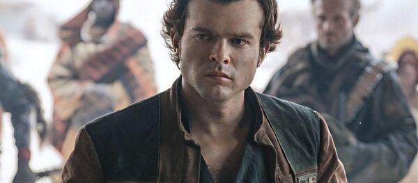 Кадр из фильма Хан Соло. Звездные войны. Истории Кадр из фильма Хан Соло. Звездные войны. Истории - Sputnik Беларусь