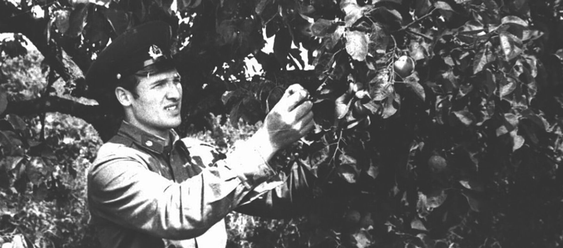 Александр Лукашенко во время службы в Бресте в составе пограничных войск КГБ СССР в 1975-1977 годах - Sputnik Беларусь, 1920, 28.05.2020