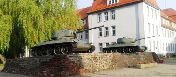 Советский памятник с танками Т-34 в городе Дравско-Поморске (Польша) - Sputnik Беларусь