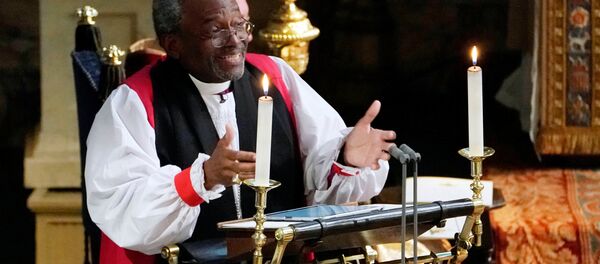 Епископ Майкл Карри на свадьбе принца Гарри и Меган Маркл в Вестминстерском аббатстве Епископ Майкл Карри на свадьбе принца Гарри и Меган Маркл в Вестминстерском аббатстве - Sputnik Беларусь