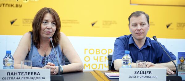 Славянская ліра: 100 пісьменнікаў з 10 краін, паездка ў Хатынь і конкурс Славянская ліра: 100 пісьменнікаў з 10 краін, паездка ў Хатынь і конкурс - Sputnik Беларусь