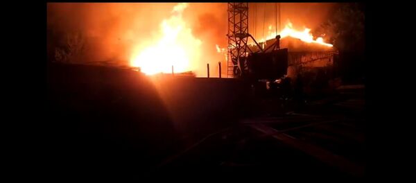 Пожар на деревообрабатывающем предприятии в Гомеле, видео - Sputnik Беларусь