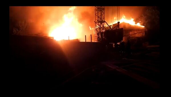 Пожар на деревообрабатывающем предприятии в Гомеле, видео - Sputnik Беларусь