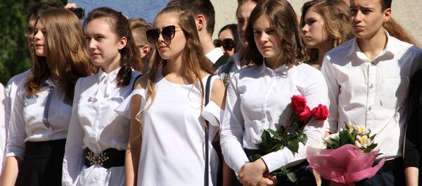 Апошнія званкі павінны былі прайсці сёння, але перашкодзіў каронавірус Апошнія званкі павінны былі прайсці сёння, але перашкодзіў каронавірус - Sputnik Беларусь