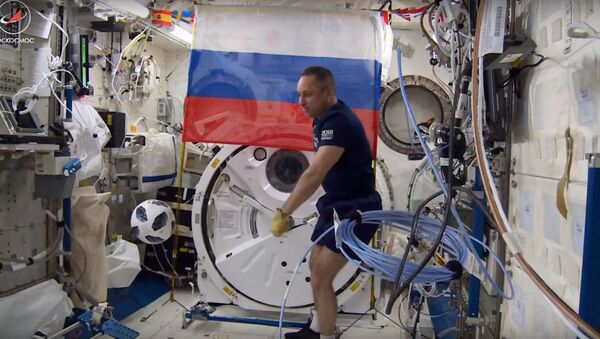 Космонавты сыграли в футбол на МКС, видео - Sputnik Беларусь