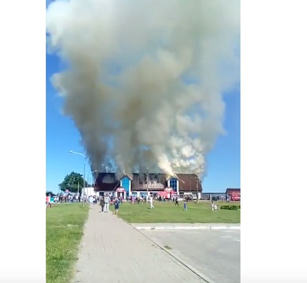 Пожар физкультурно-оздоровительного комплекса (ФОК) Миоры Пожар физкультурно-оздоровительного комплекса (ФОК) Миоры - Sputnik Беларусь