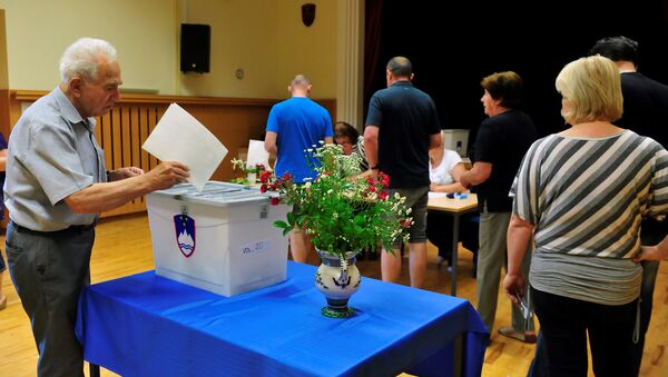 Граждане Словении голосуют на парламентских выборах - Sputnik Беларусь