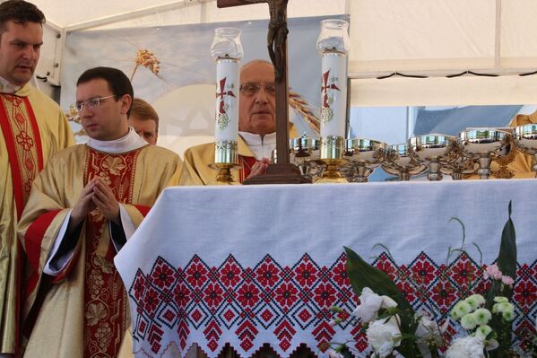 Католические священники во время службы - Sputnik Беларусь