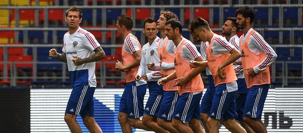 Игроки сборной России во время тренировки перед матчами чемпионата мира по футболу 2018 - Sputnik Беларусь