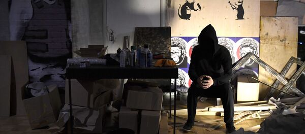 Предпоказ выставки английского уличного художника Бэнкси в Центральном доме художника в Москве - Sputnik Беларусь