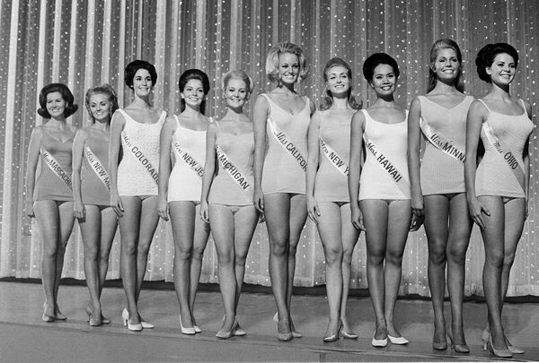 Полуфиналистки Мисс Америка - 1969 в купальниках - Sputnik Беларусь