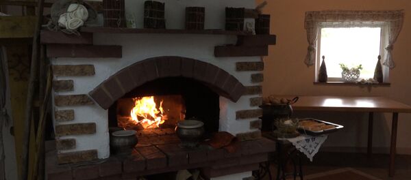 Чем кормят в агроусадьбах: корреспонденты Sputnik примерили роль туристов - Sputnik Беларусь