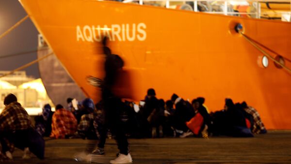 Спасательное судно Aquarius с  мигрантами - Sputnik Беларусь