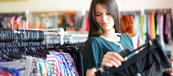 Покупательница в магазине - Sputnik Беларусь