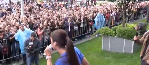 Давка на открытии ресторана Ольги Бузовой - Sputnik Беларусь