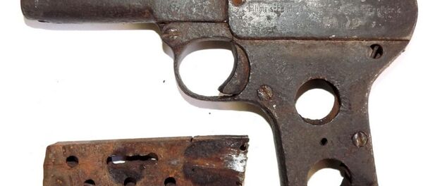 Раритетный немецкий пистолет начала XX века нашли в школьном музее - Sputnik Беларусь