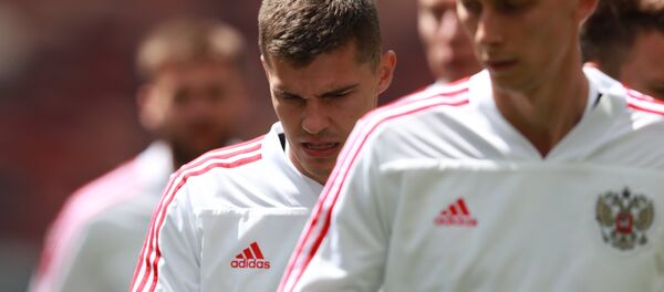 Игроки сборной России Роман Зобнин (слева) и Илья Кутепов Игроки сборной России Роман Зобнин (слева) и Илья Кутепов - Sputnik Беларусь